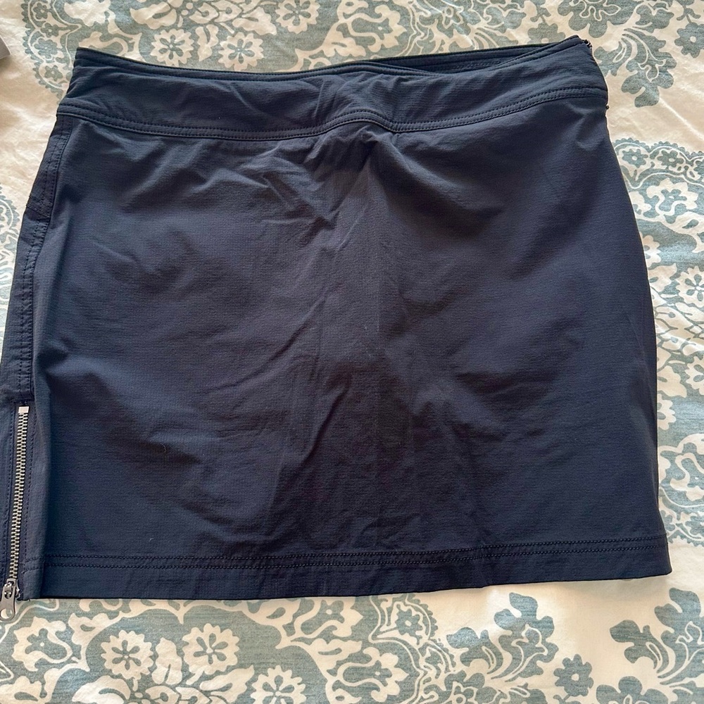 Athleta Black Stretchy Jenner Skort with Side Zipper size 8